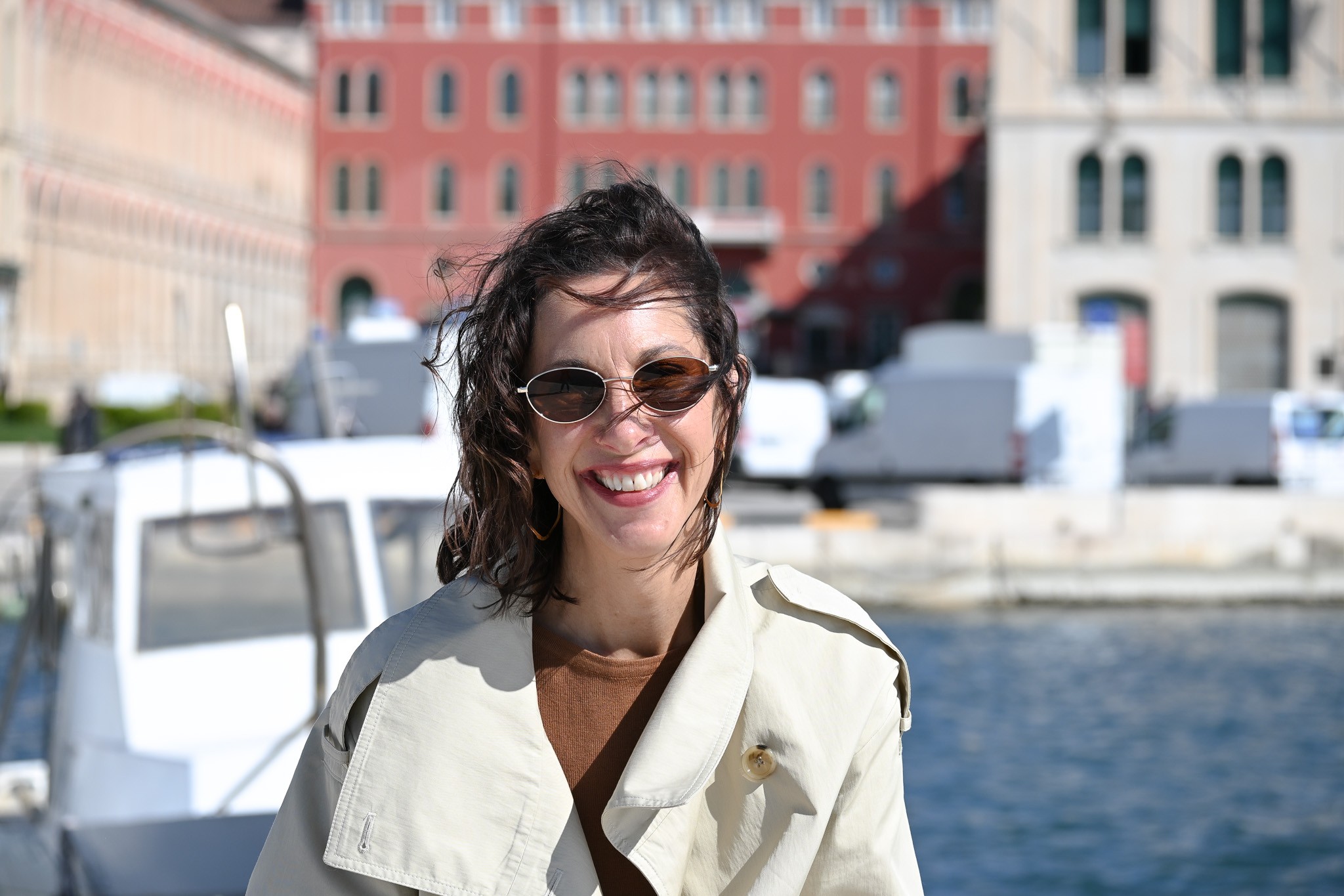 your coach living her best life and ready to show you how to do it yourself